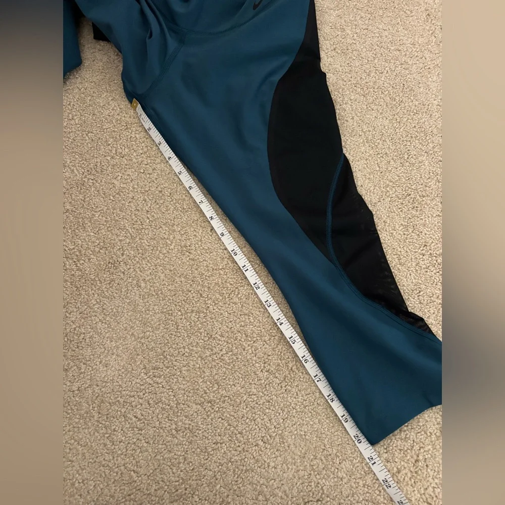 Nike Pants Womens Medium Blue Black Capri Compression Leggings Running Gym Yoga